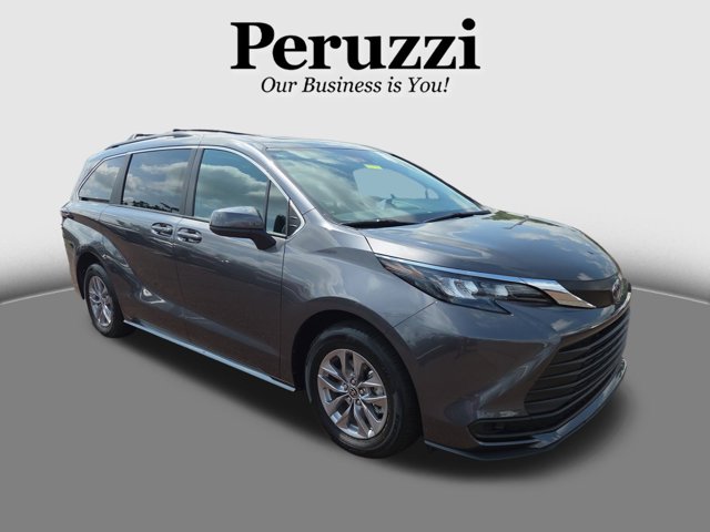 2025 Toyota Sienna LE AWD
