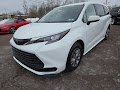 2024 Toyota Sienna LE FWD