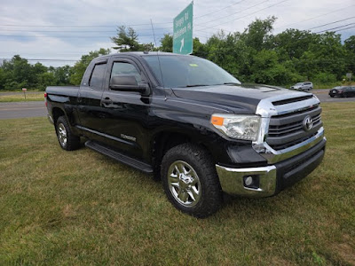 2014 Toyota Tundra 4WD Truck